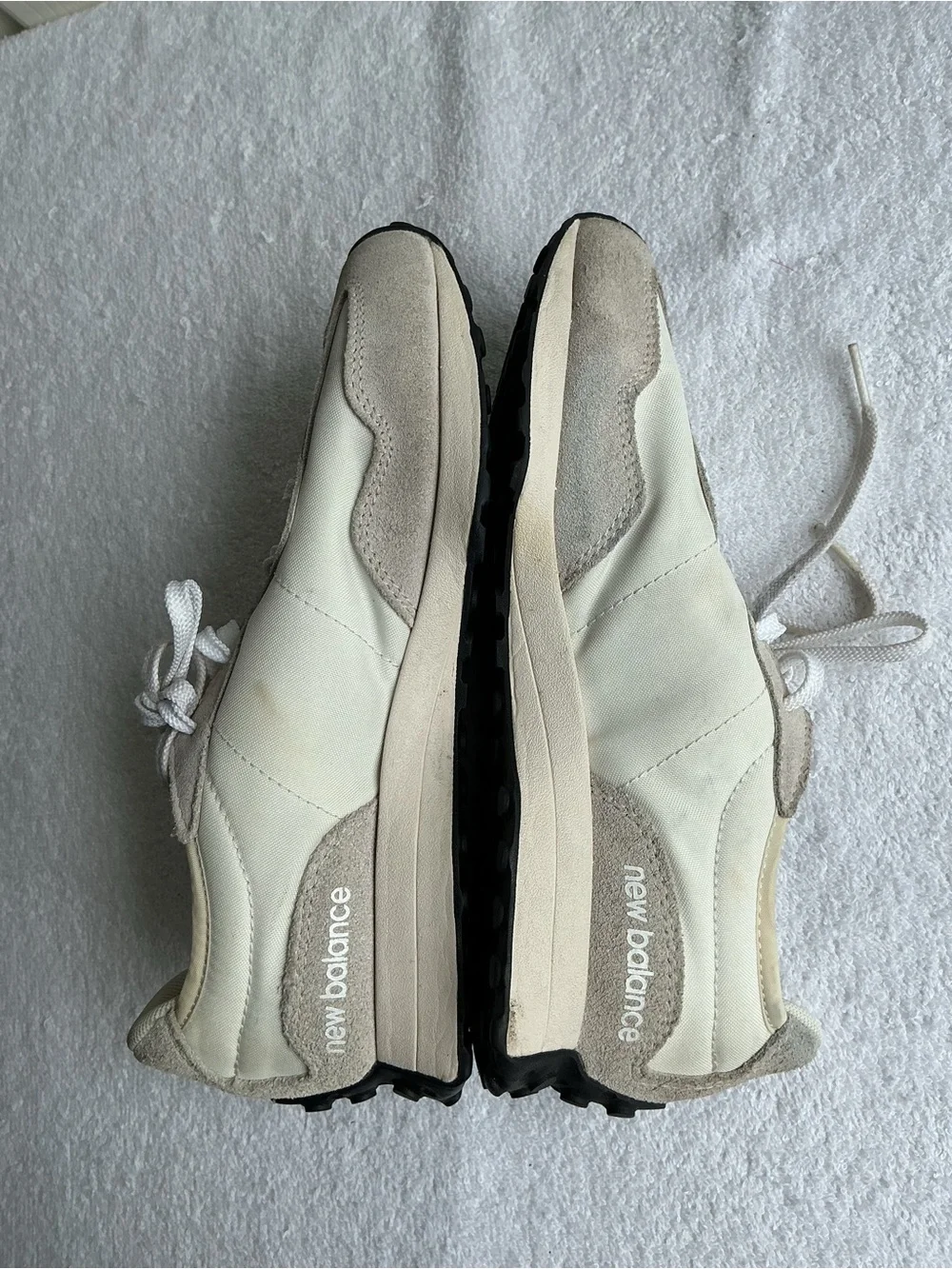 New Balance 327 Sneakers in Cream and Black Sz 5